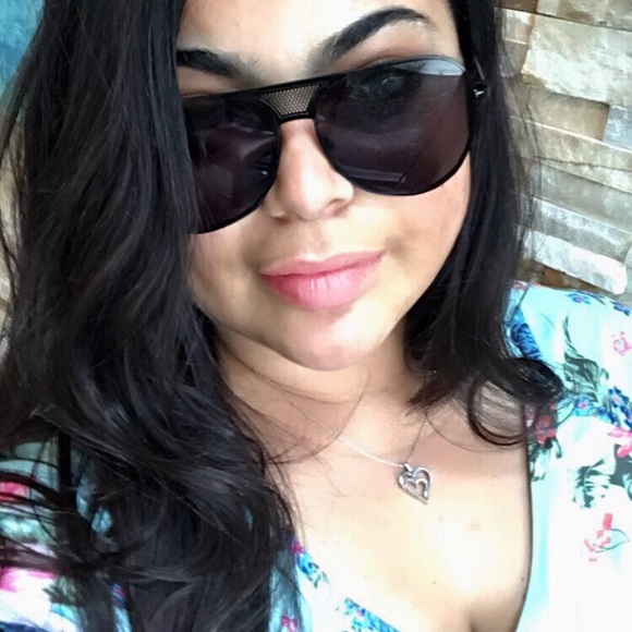 “Kenzy” Oversized Celebrity Aviators - Picture 4 of 4